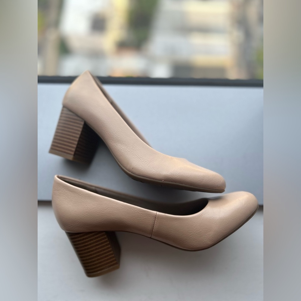 LIFE STRIDE Flex Nude Wooden Block Heels Sz 7